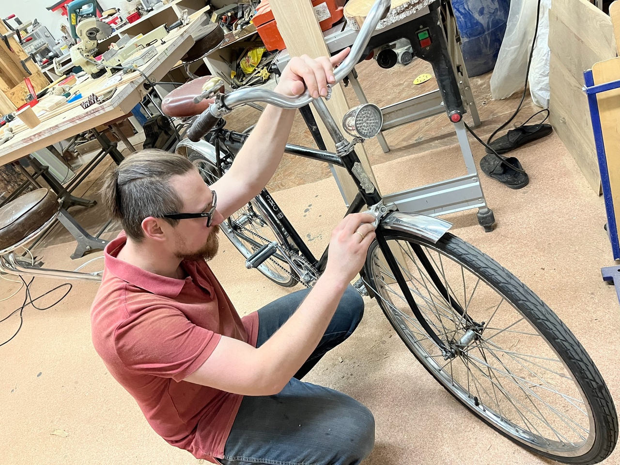 В мастерской «Вернакуляр» обновили велосипед «Прогресс».