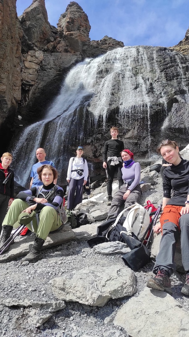 Отряд инструкторов  клубов «Десантер» и «Форпост» поднялся на вершину Эльбруса