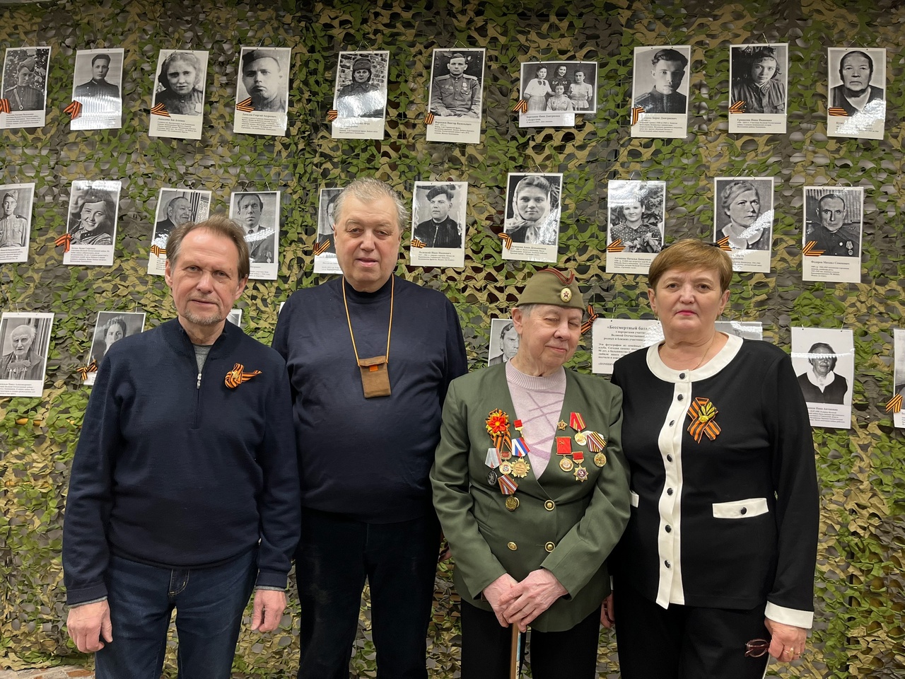 В клубе «Форпост» участники концерта, посвященного 80 летию Победы сделали совместное фото