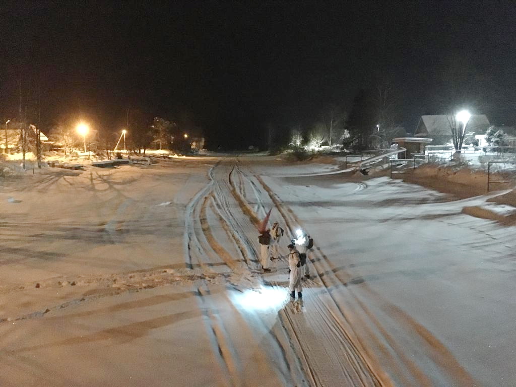 Ночной марш-бросок на лыжах по «Дороге жизни» Ладожского озера.