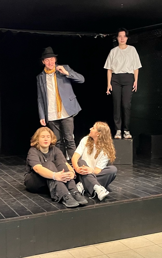 Репетиция спектакля «Доклад о медузах».