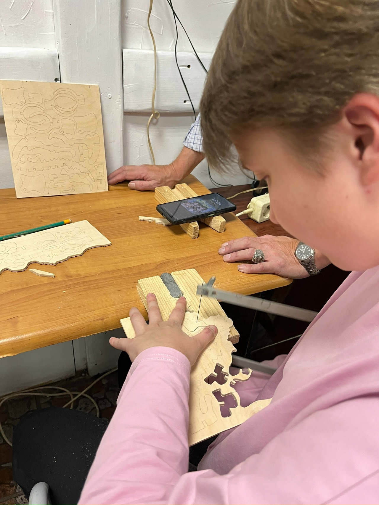 В клубе «Форпост» работает кружок выпиливания лобзиком.