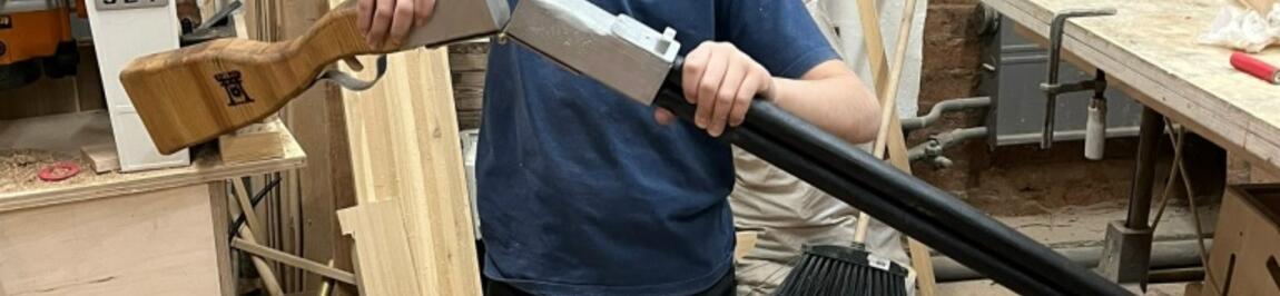 Макет ружья из дерева.