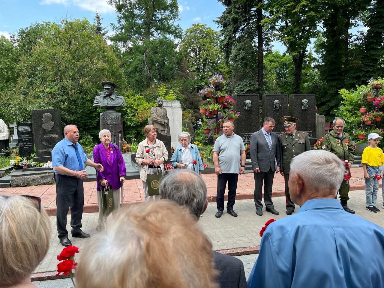 Мемориальная городская акция на Новодевичьем кладбище.