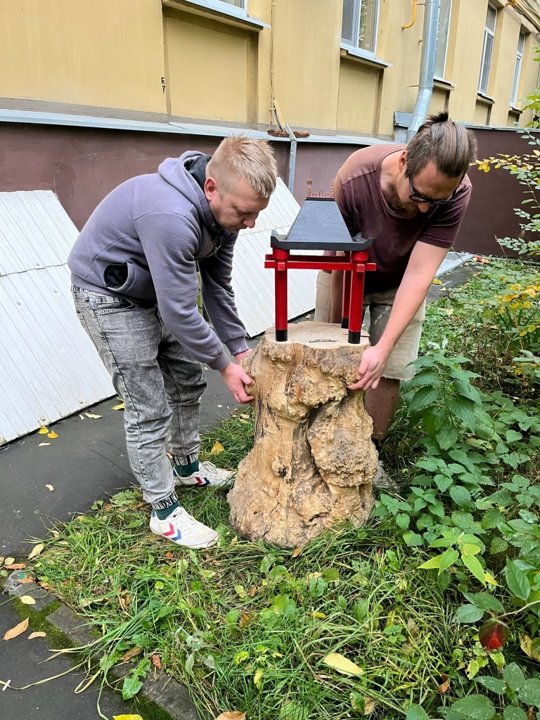 Оригинальная кормушка для птиц от мастерской «Вернакуляр».