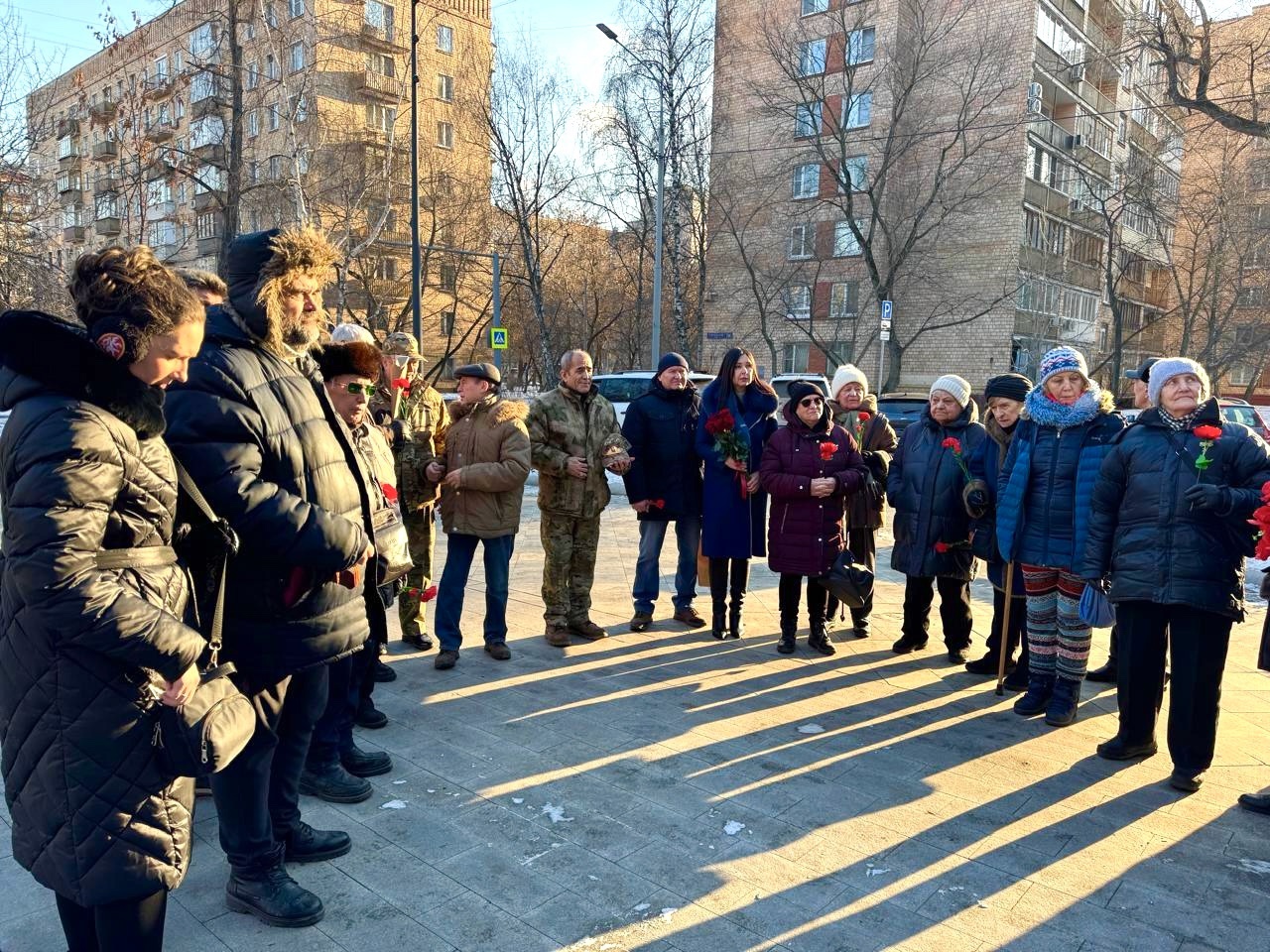 Патриотическая акция «Хранители памяти» у памятника  командарму Михаилу Ефремову