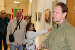 Выставка детских работ посвященна Дню защиты детей.