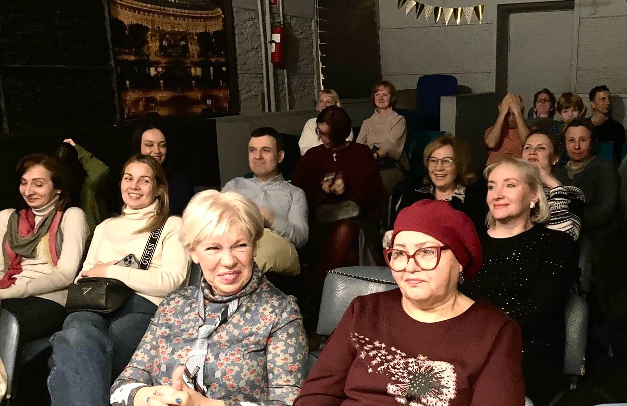 Спектакль театра Мирабо:  «Я — не все».