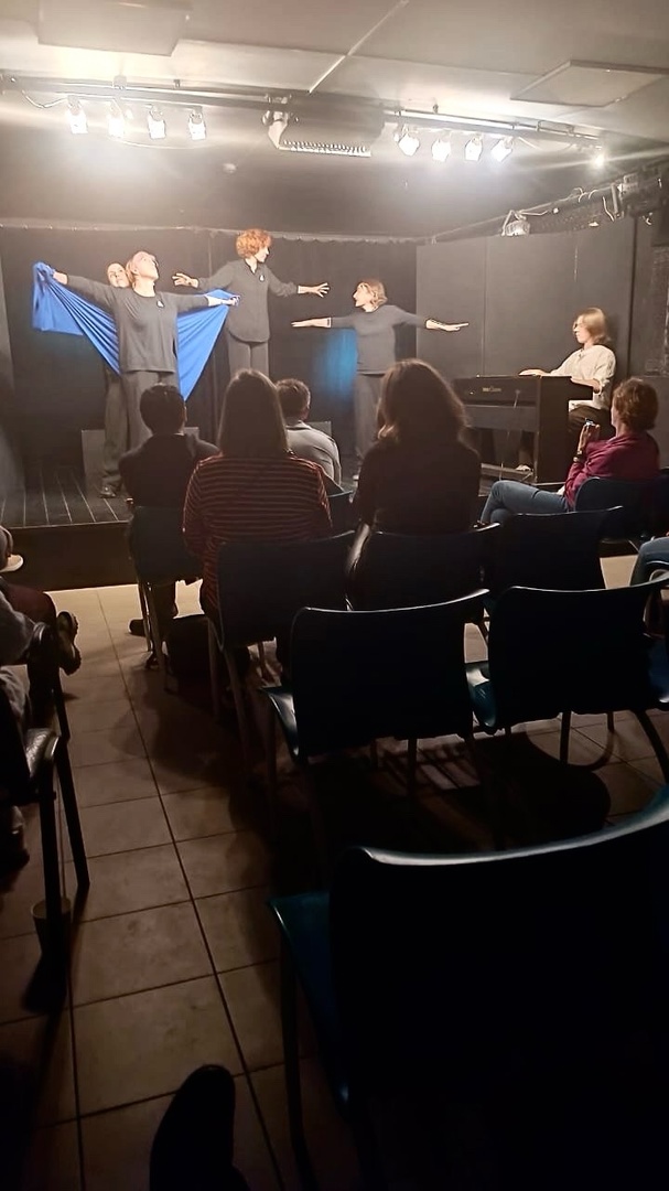 Перфоманс Человек-космос-жизнь.