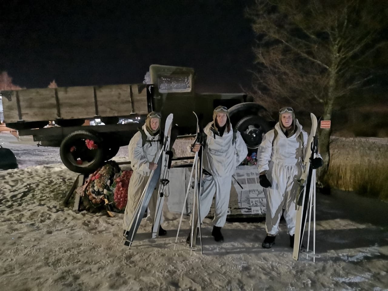 Ночной марш- бросок на лыжах по Дороге жизни