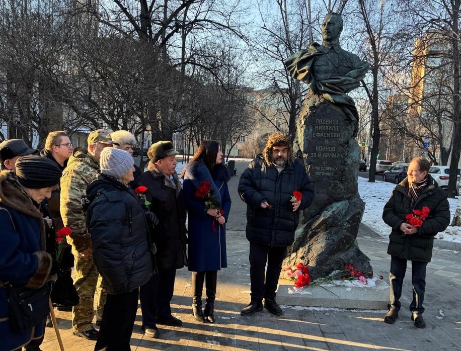 Патриотическая акция «Хранители памяти» у памятника  командарму Михаилу Ефремову