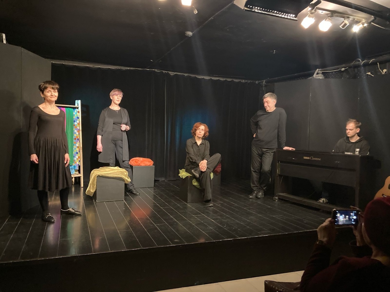 Спектакль театра Мирабо:  «Я — не все».