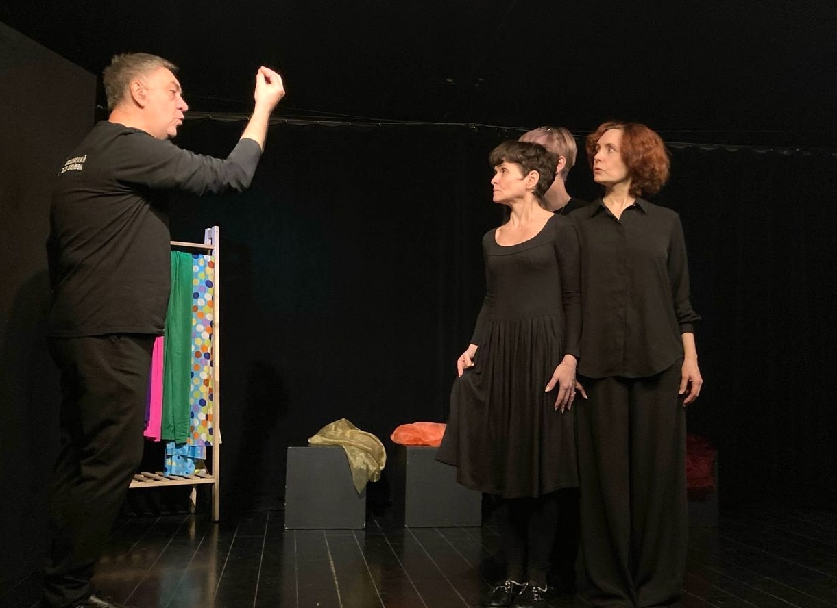 Спектакль театра Мирабо:  «Я — не все».