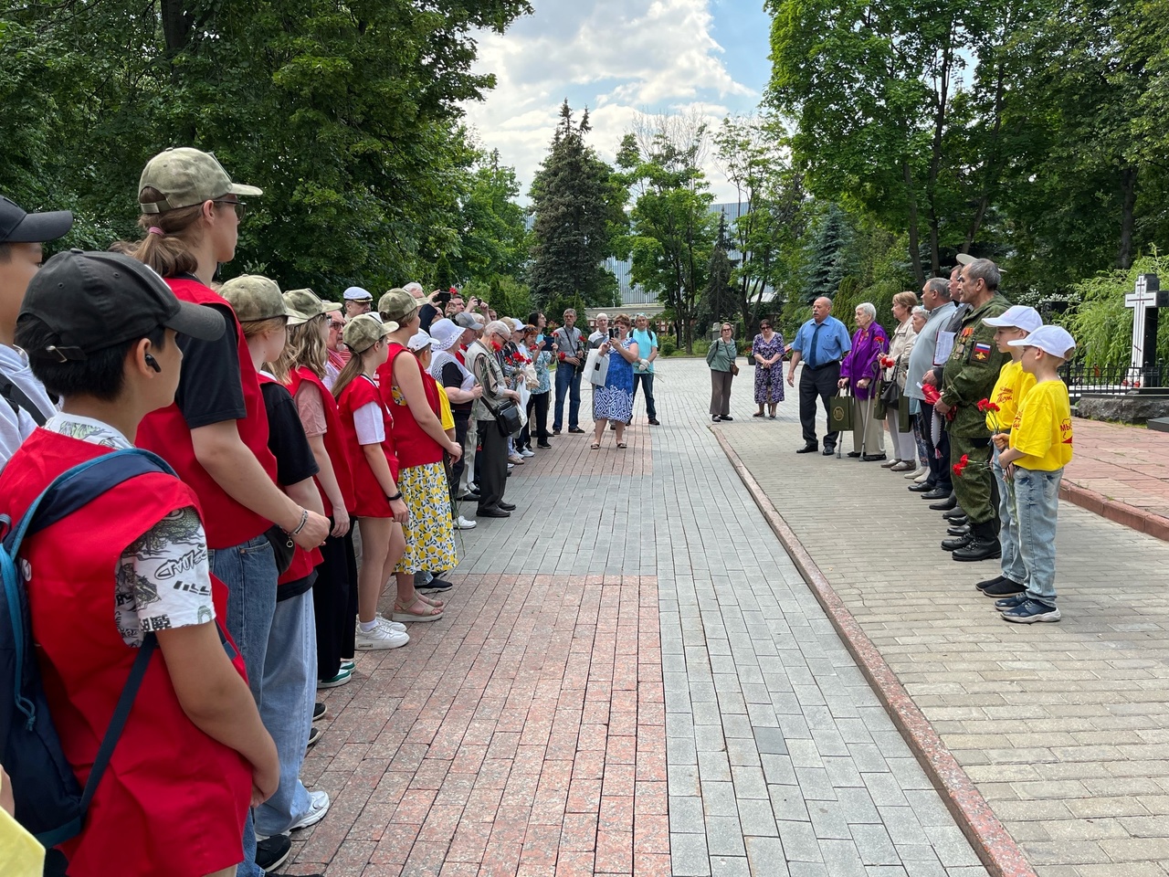 Мемориальная городская акция на Новодевичьем кладбище.