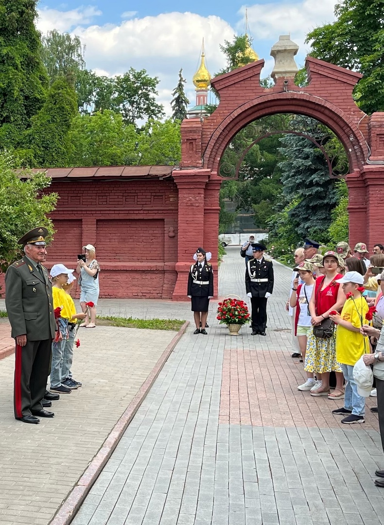 Мемориальная городская акция на Новодевичьем кладбище.